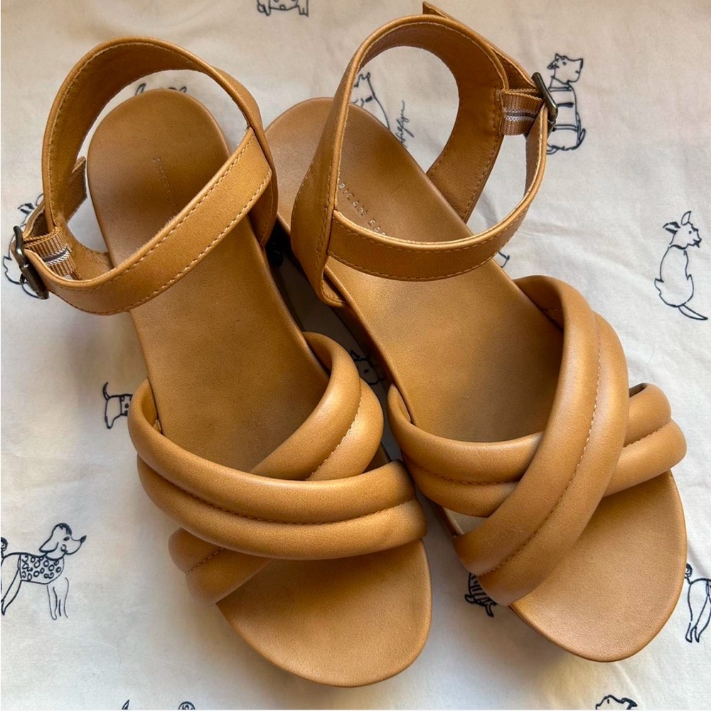 American Eagle Tan Platform Sandals